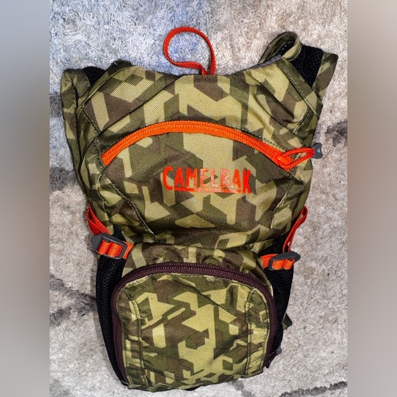 CamelBak Mini M.U.L.E. Kids Hydration Backpack 50oz *Bladder not included* - Picture 2 of 7